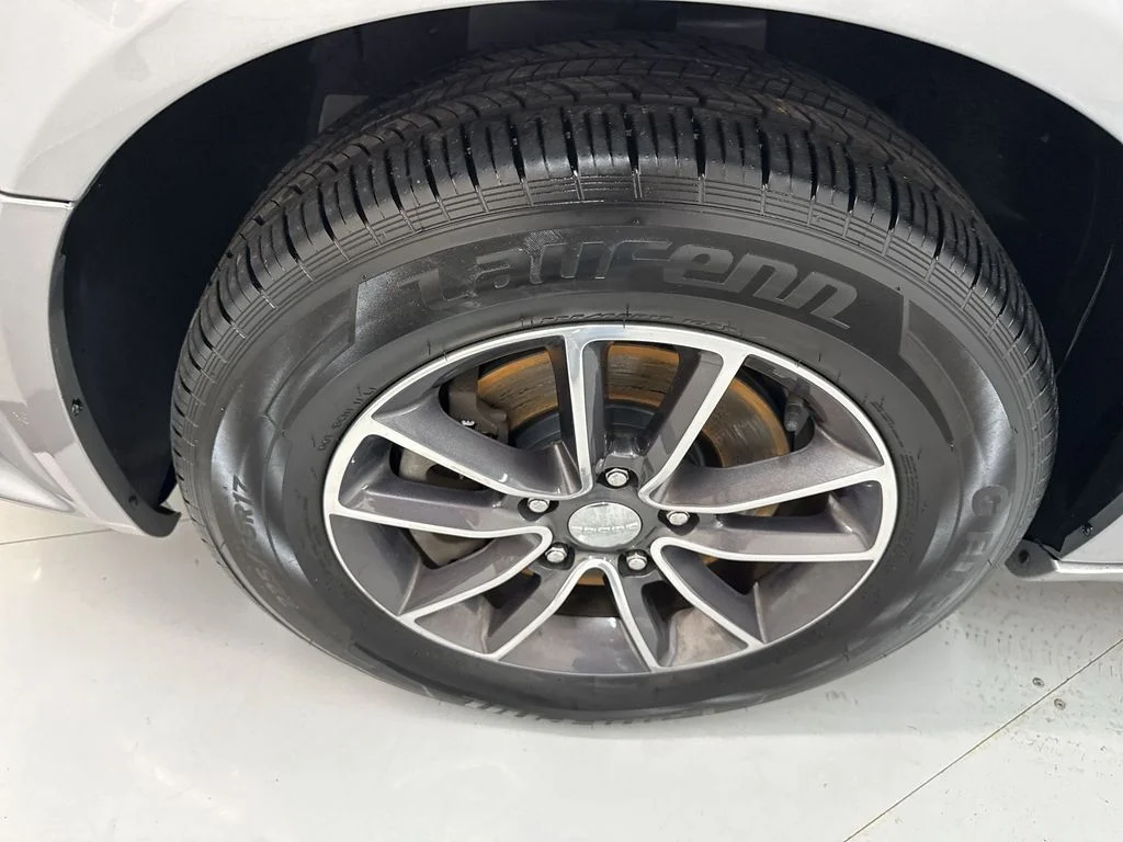 Used 2017 Billet Clearcoat Dodge SXT image 31