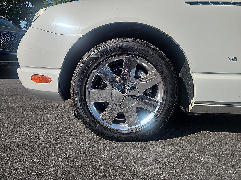 Used 2003 Whisper White Ford Premium image 15