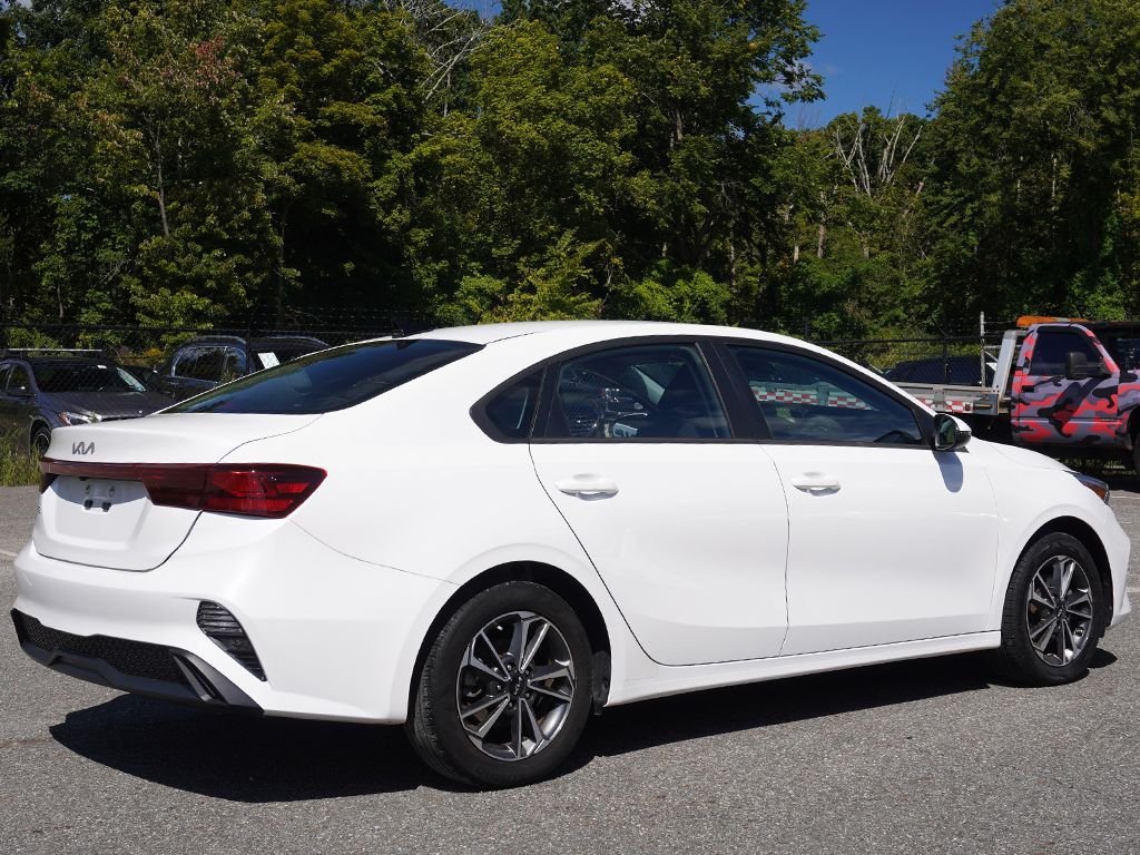Used 2023 White Kia LXS image 8
