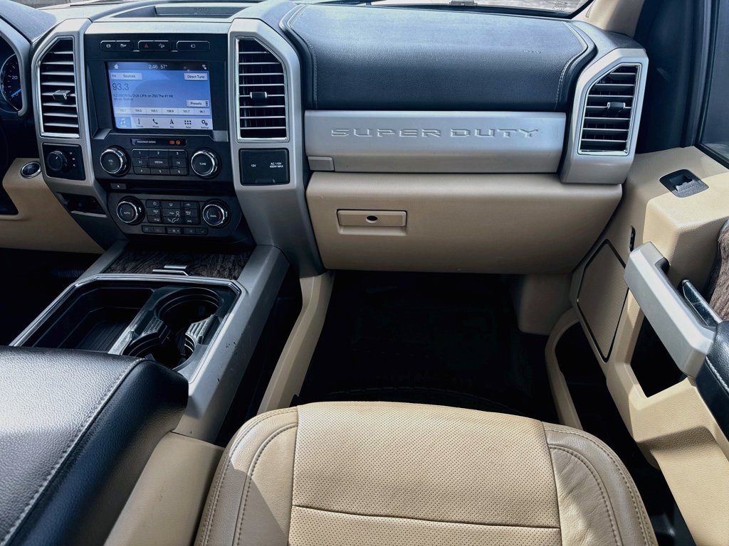 Used 2017  Ford Lariat image 25