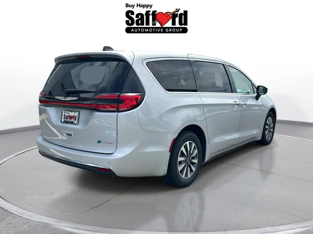 Used 2023 Silver Chrysler Touring L image 8