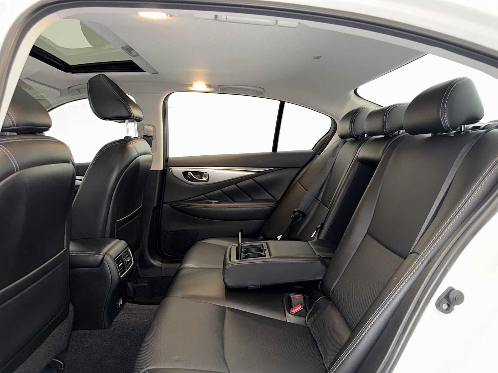 Used 2023 Majestic White INFINITI LUXE image 21