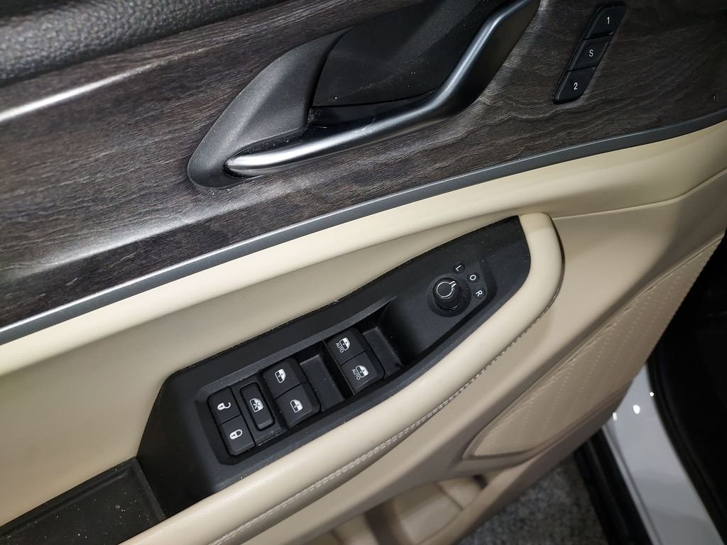 Used 2023 White/off-white Jeep Limited image 19