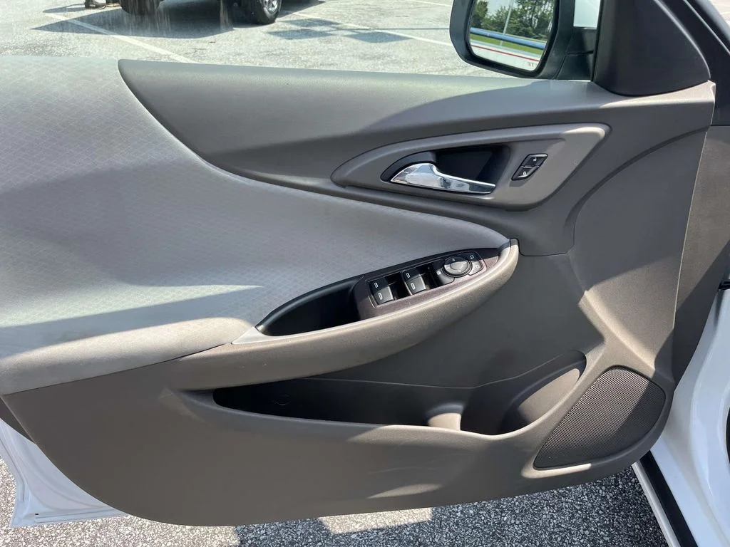 Used 2020 White Chevrolet LS image 15