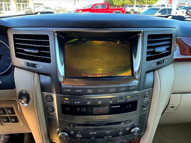 Used 2010  Lexus 570 image 15