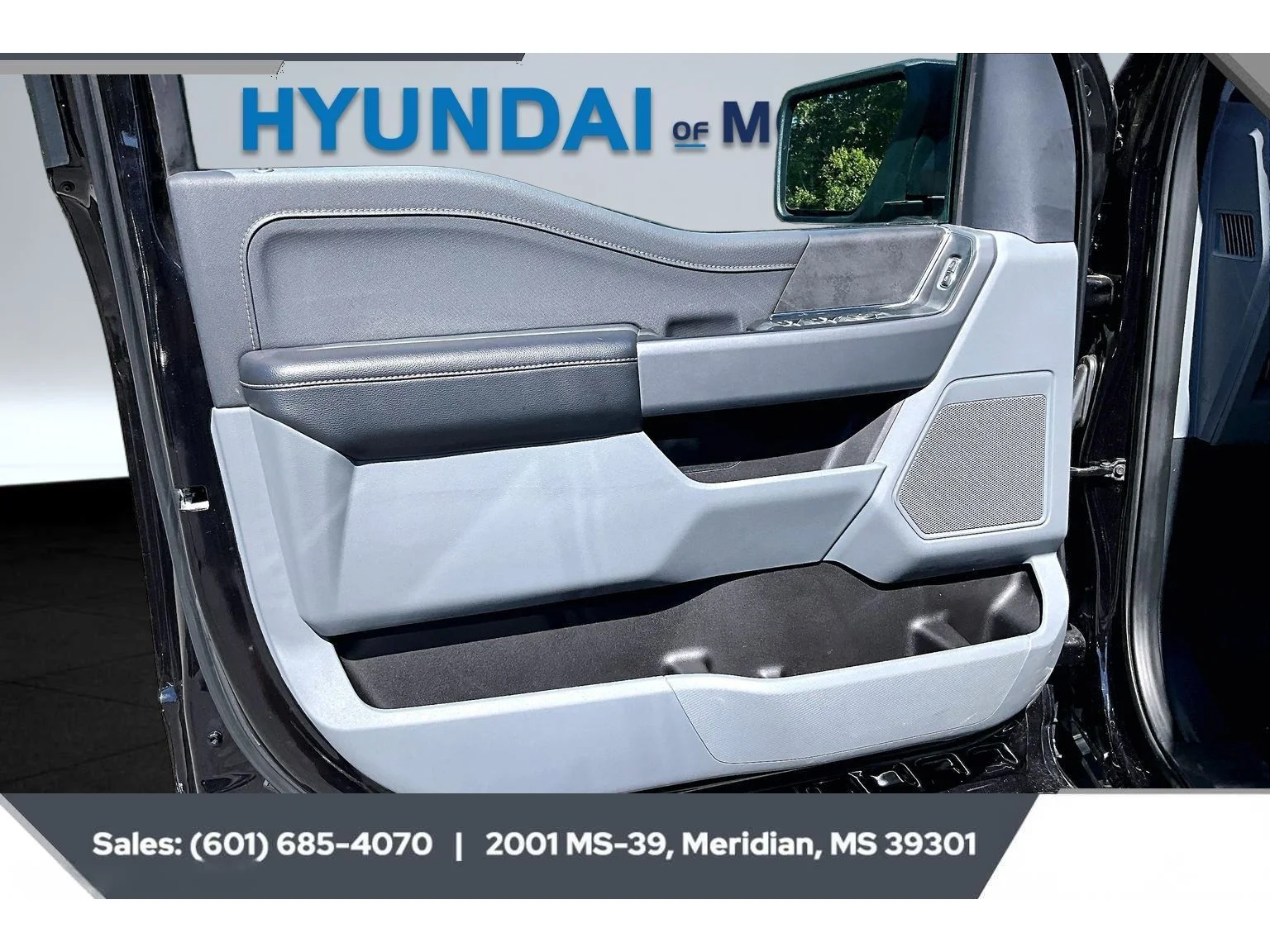 Used 2025 AGATE BLACK METALLIC Ford XLT image 17