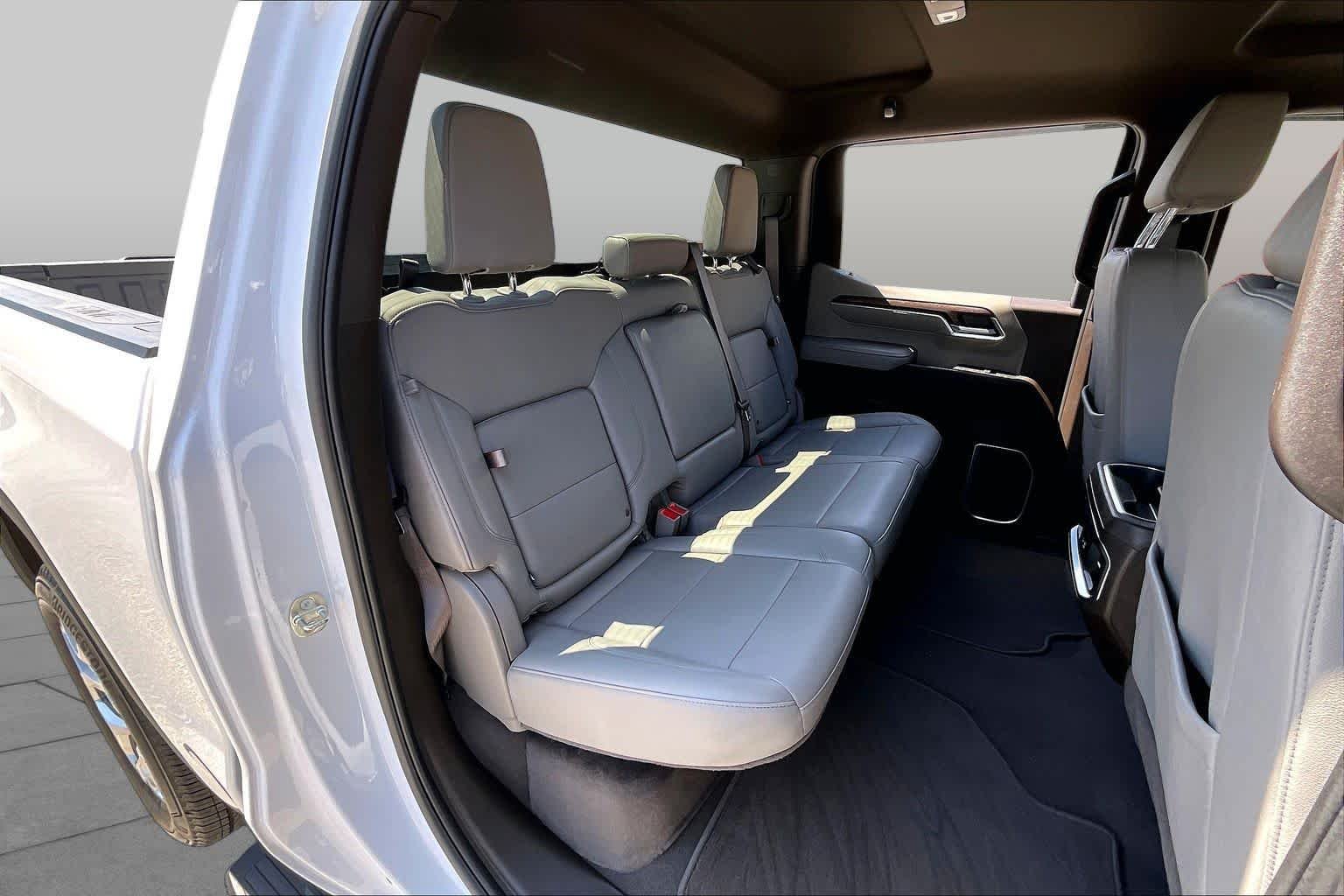 Used 2024 White Frost Tricoat GMC SLT image 20