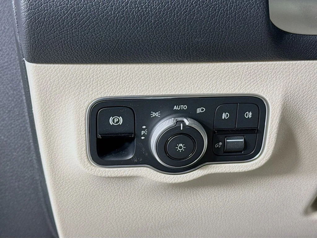 New 2026 Polar White Mercedes-Benz GLB 250 image 11