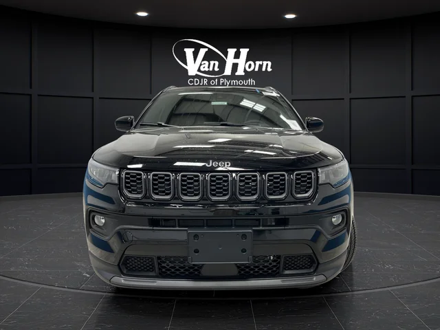 New 2026 Diamond Black Crystal Pearl-Coat Exterior Paint Jeep Latitude image 2