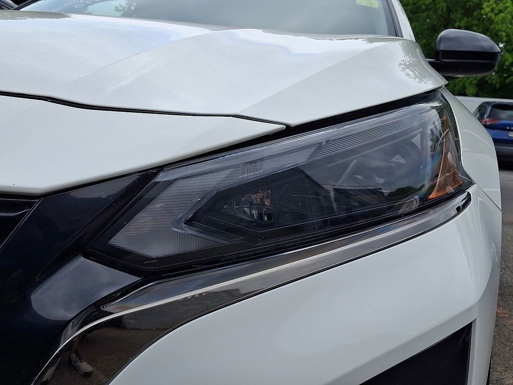 Used 2024 White Nissan 2.5 SR image 8