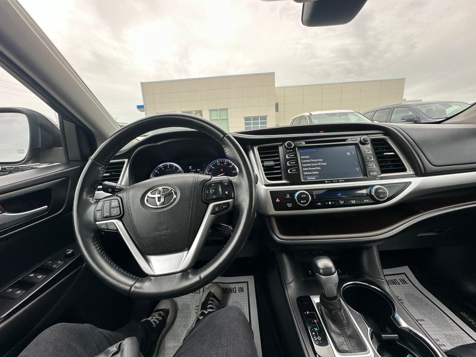 Used 2017  Toyota XLE image 52
