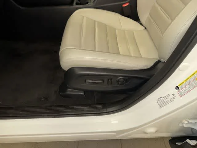 Certified Used 2025 Platinum White Pearl Honda EX-L image 23