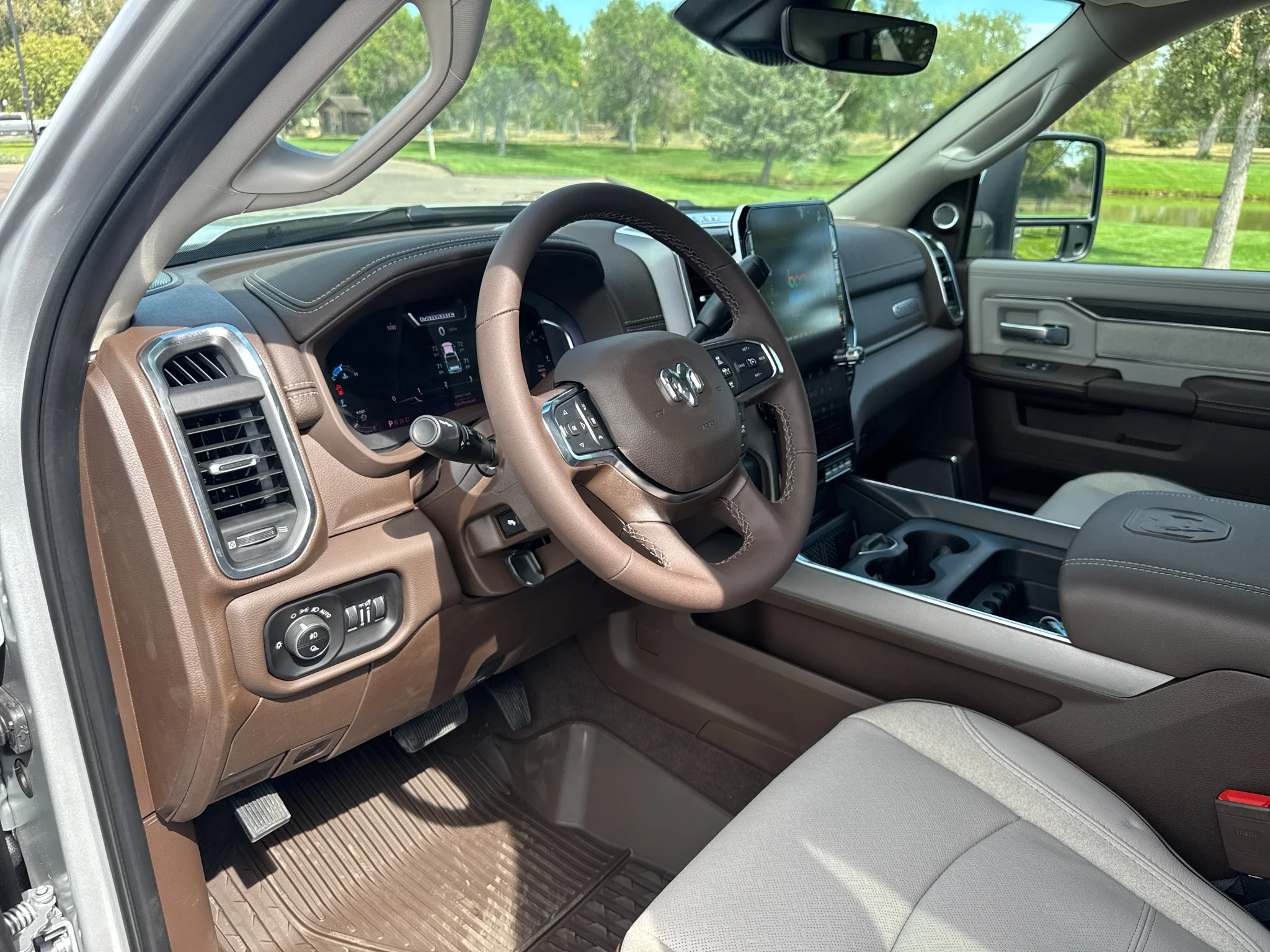 New 2027 Silver-Zynith Exterior Paint RAM Laramie image 26