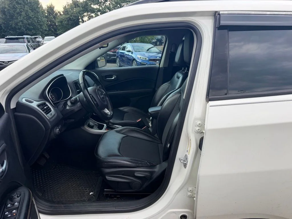 Used 2018 White Jeep Latitude image 9