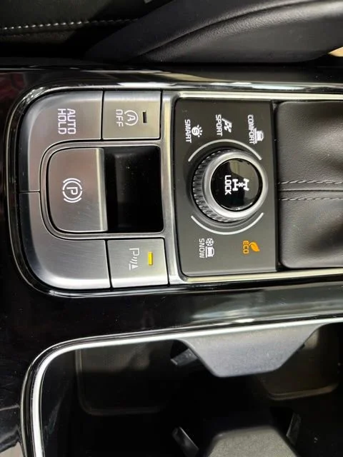 Used 2024 White Kia S image 30