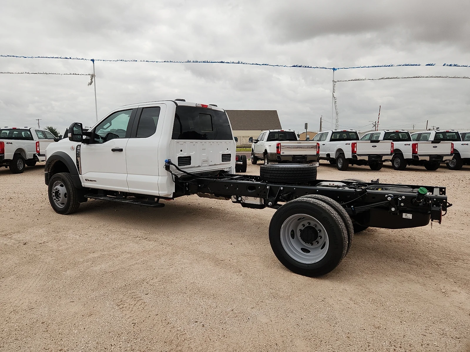 New 2026 Oxford White Ford XL image 4