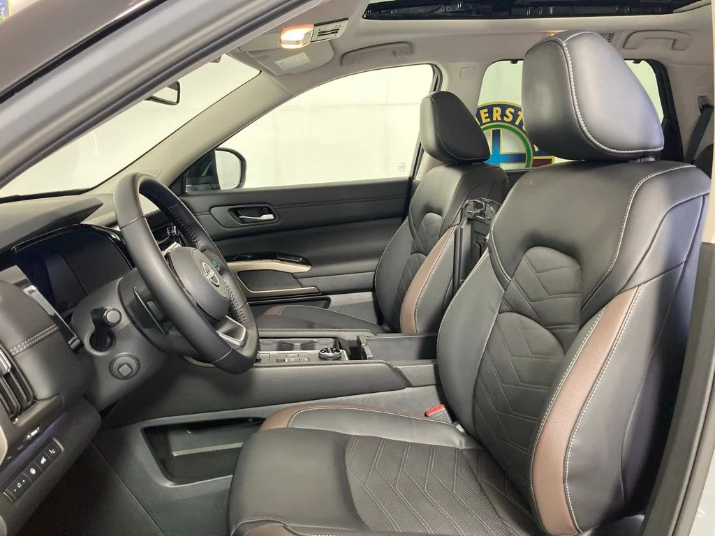 Used 2025 Gray Nissan Platinum image 12