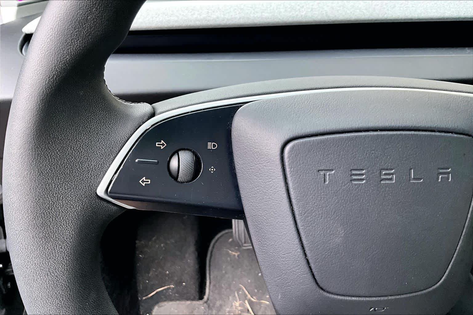 Used 2025  Tesla Long Range image 32