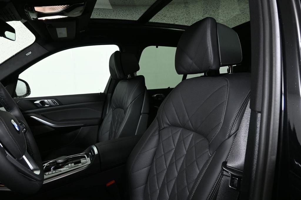 New 2026 Black Sapphire Metallic BMW xDrive40i image 16