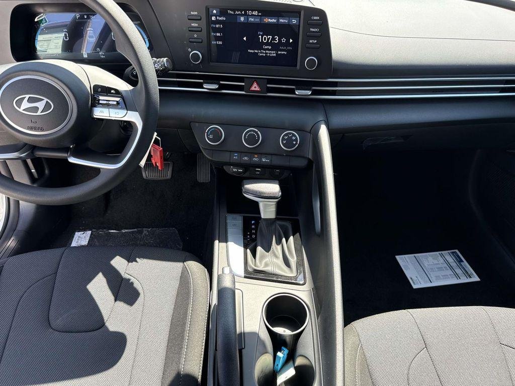 New 2026 White Hyundai SE image 17