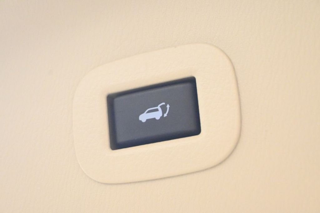 Certified Used 2023 White INFINITI Sensory image 39