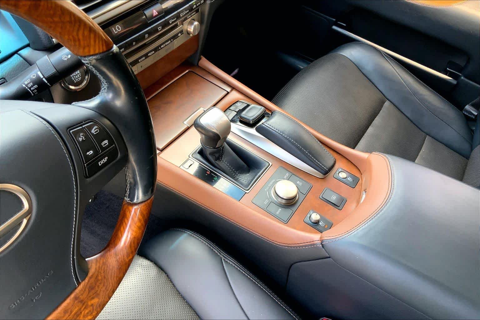 Used 2015 Liquid Platinum Lexus  image 17