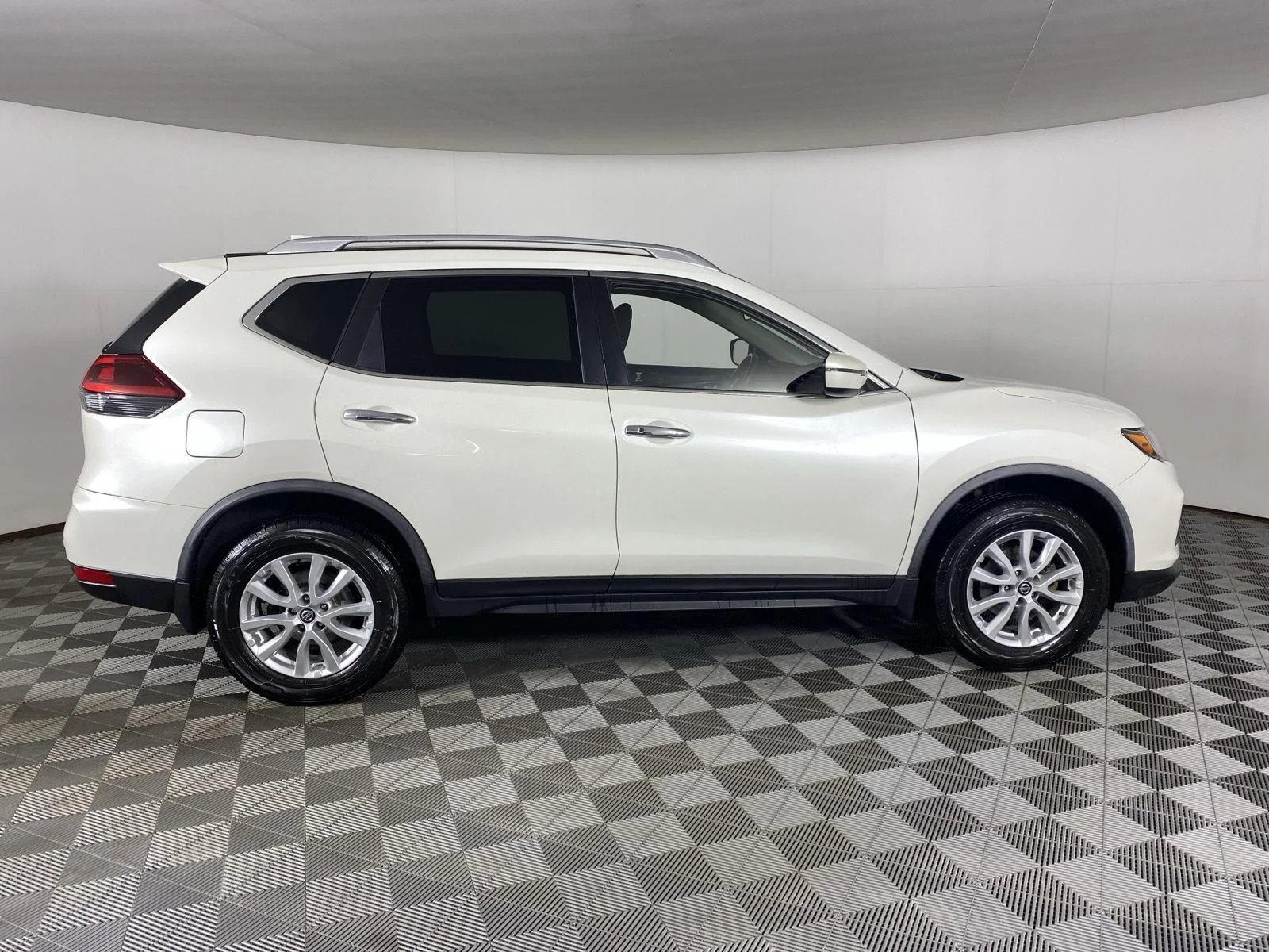Used 2020 Pearl White Tricoat Nissan SV image 8