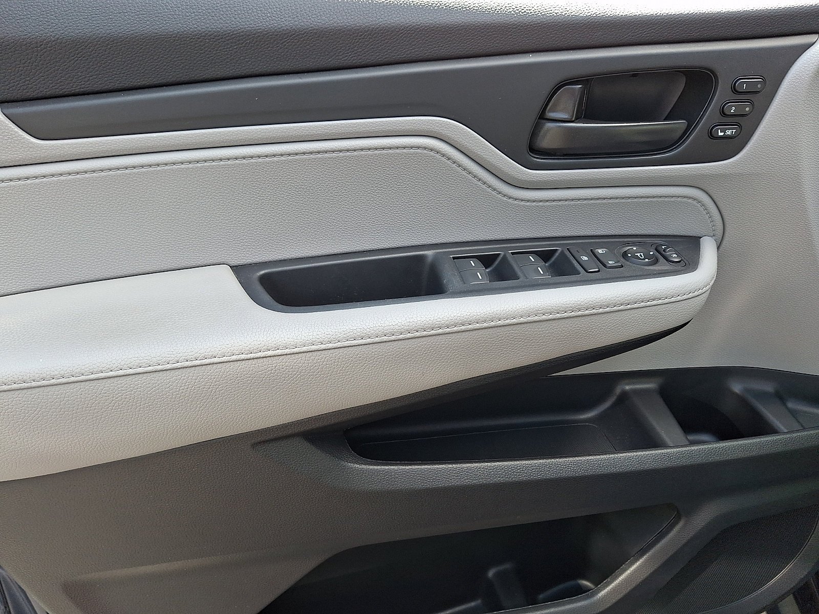 2024 Honda Odyssey EX-L - Photo 11