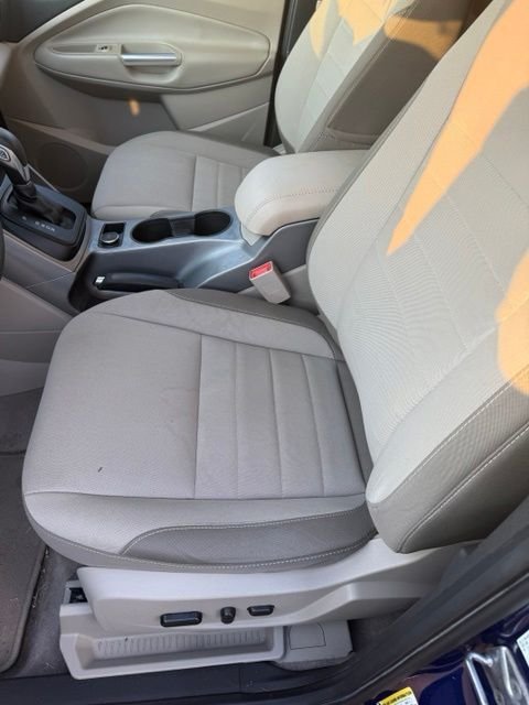 Used 2016 Blue Ford SE image 5