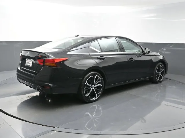 Used 2025 Black Nissan 2.5 SR image 7
