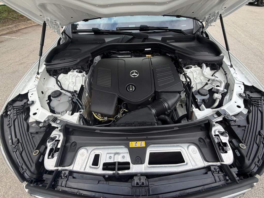 Used 2025  Mercedes-Benz GLC 300 image 20