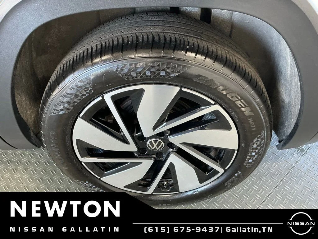 Used 2025 White Volkswagen 2.0T SE w/Technology image 64