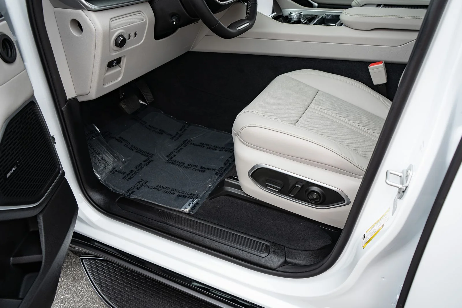 New 2026 Bright White Clear-Coat Exterior Paint Jeep  image 18