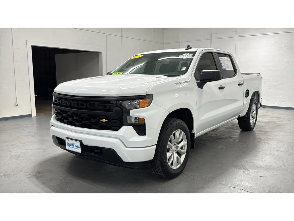Used 2025 Summit White Chevrolet Custom image 15