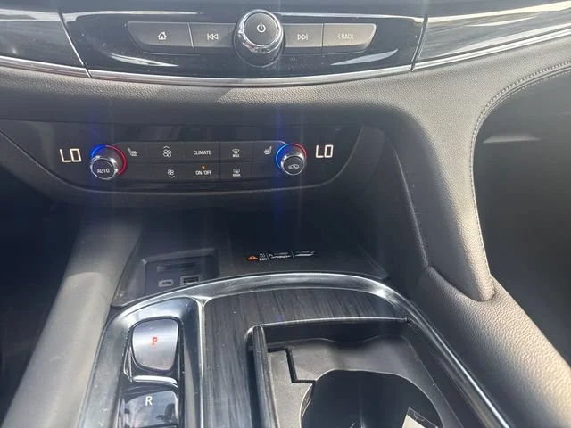Used 2024 Summit White Buick Essence image 21