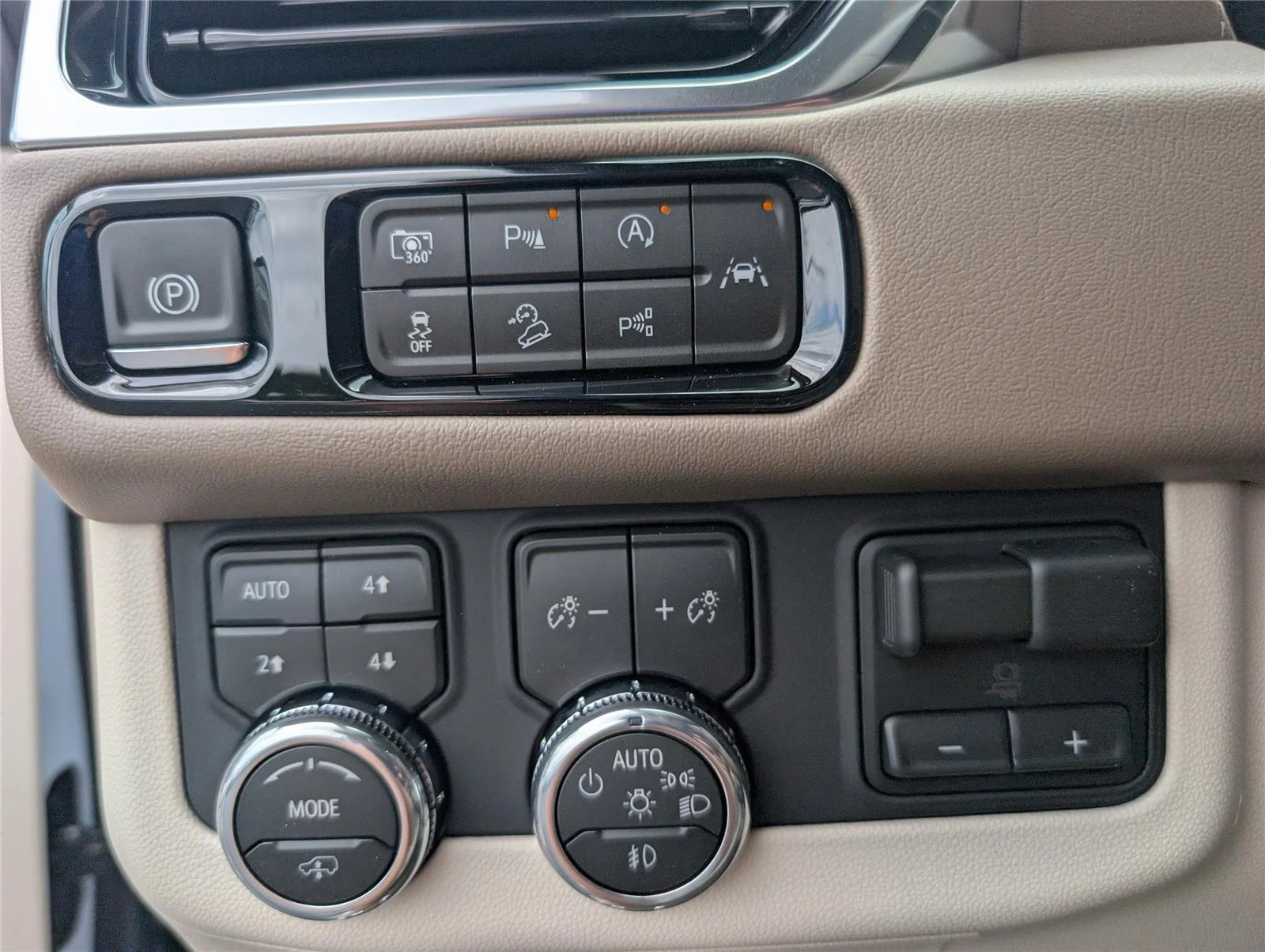 New 2026 Glacier White Tricoat GMC Denali image 39