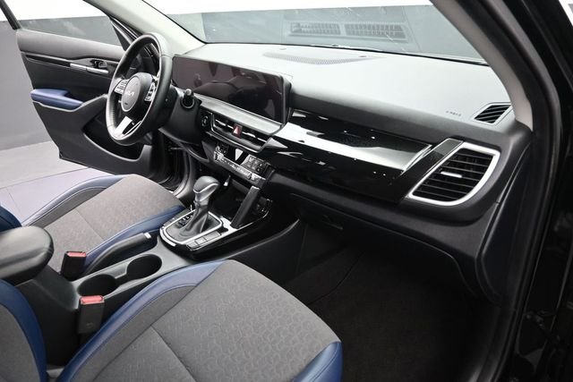 Used 2024 Black Kia S image 16