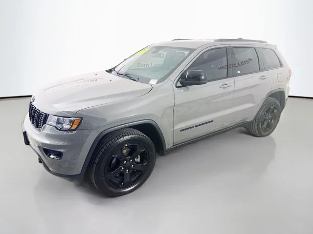 Used 2020 Gray Jeep Laredo image 3