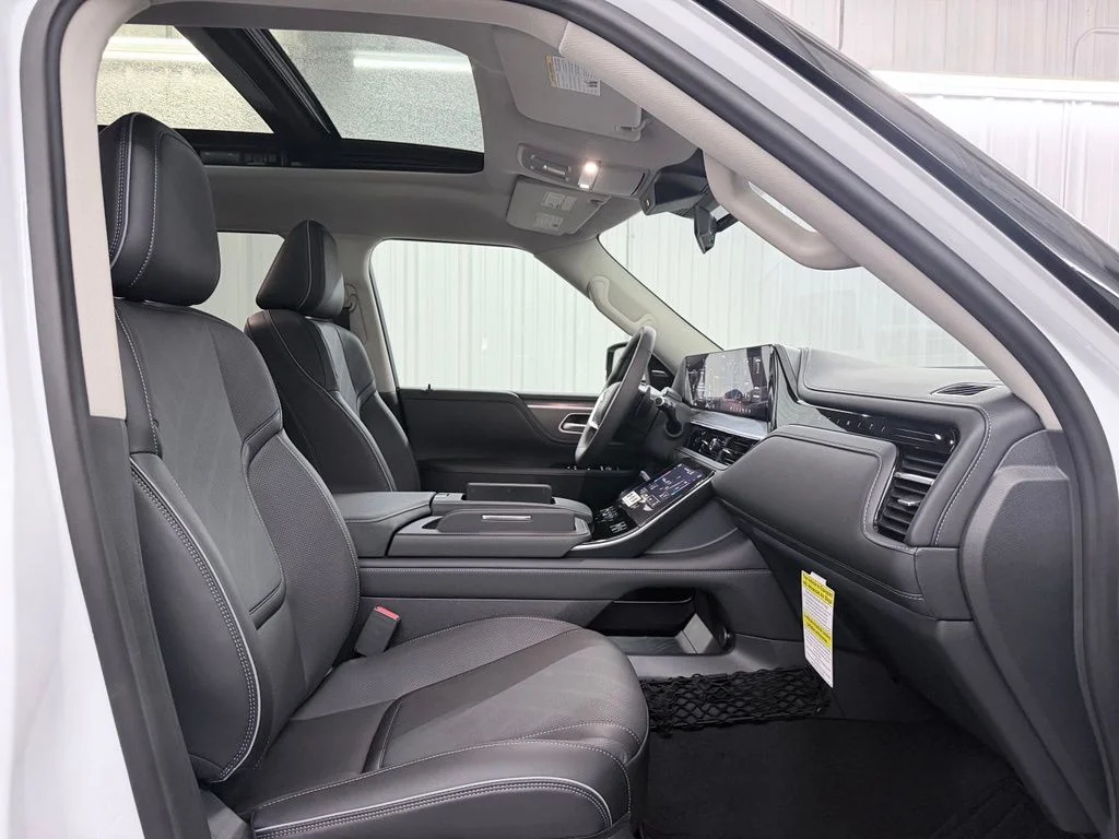 New 2027 RADIANT WHITE INFINITI Luxe 4WD image 52