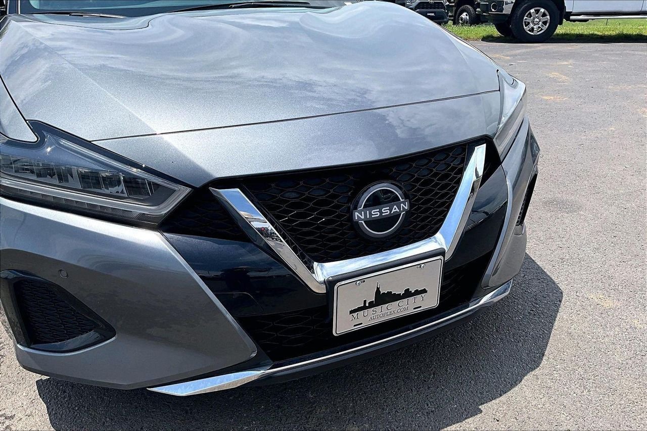 Used 2023 Gun Metallic Nissan SL image 34