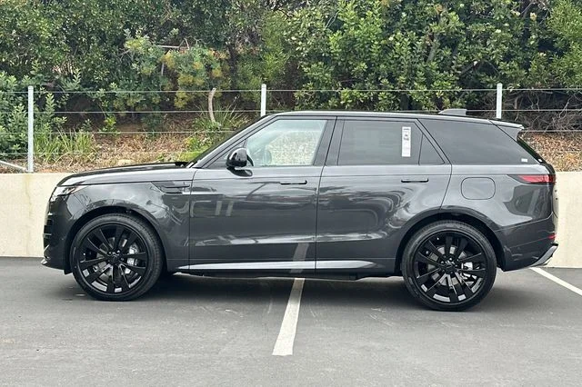 New 2026 Carpathian Grey Land Rover Dynamic SE image 2