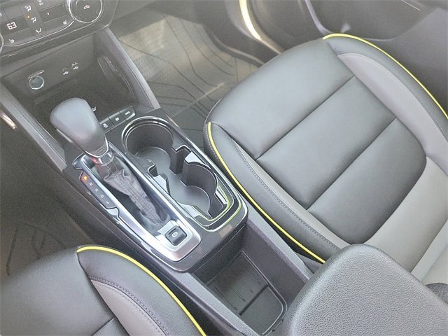 Used 2025 Iridescent Pearl Tricoat Chevrolet ACTIV image 20