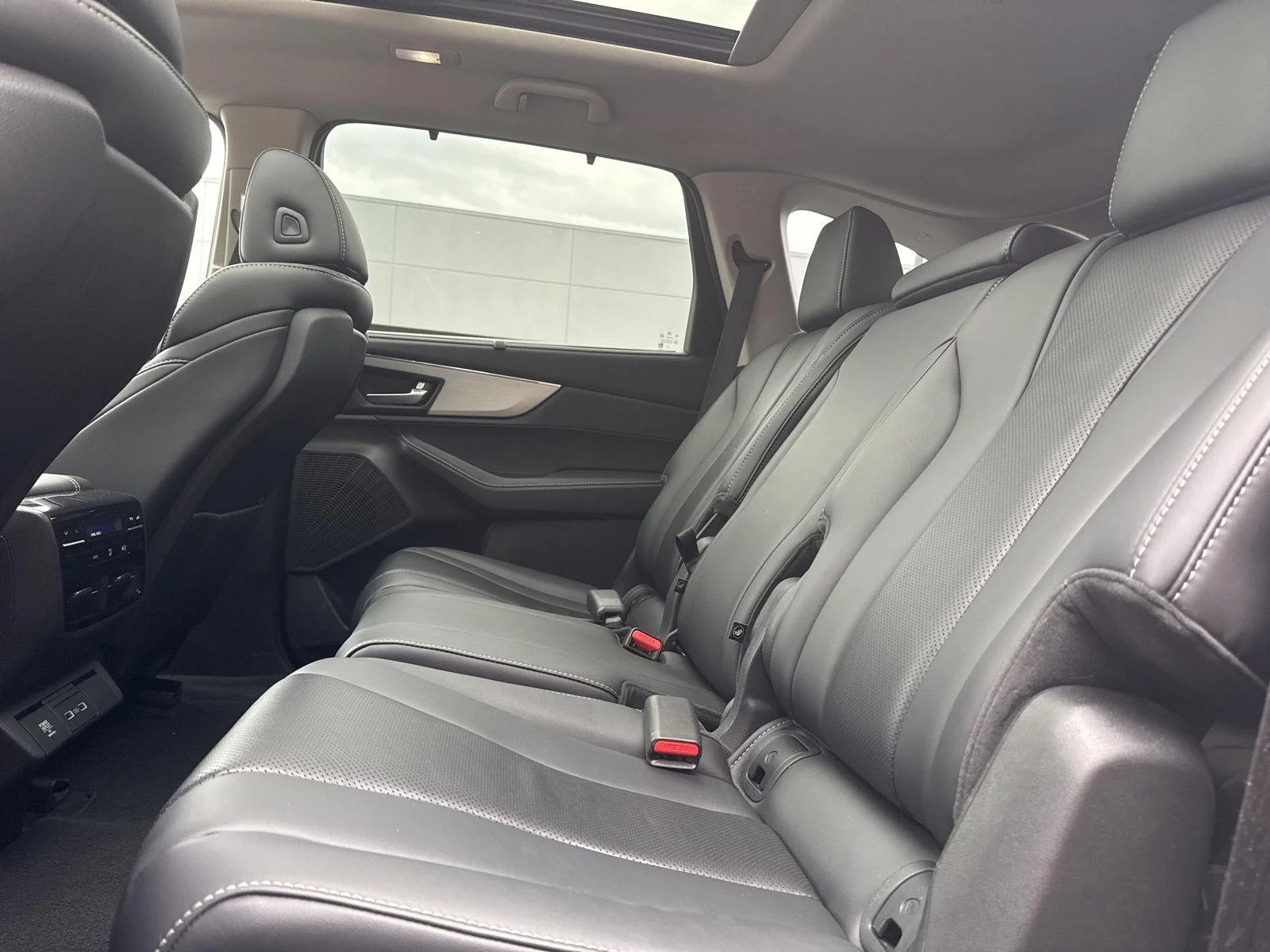 Used 2023 Liquid Carbon Metallic Acura SH-AWD w/Tech image 12