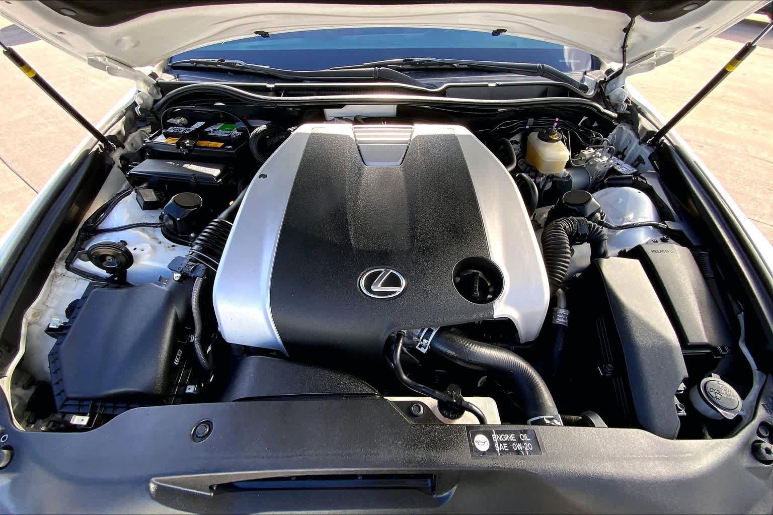 Used 2014 Ultra White Lexus  image 31