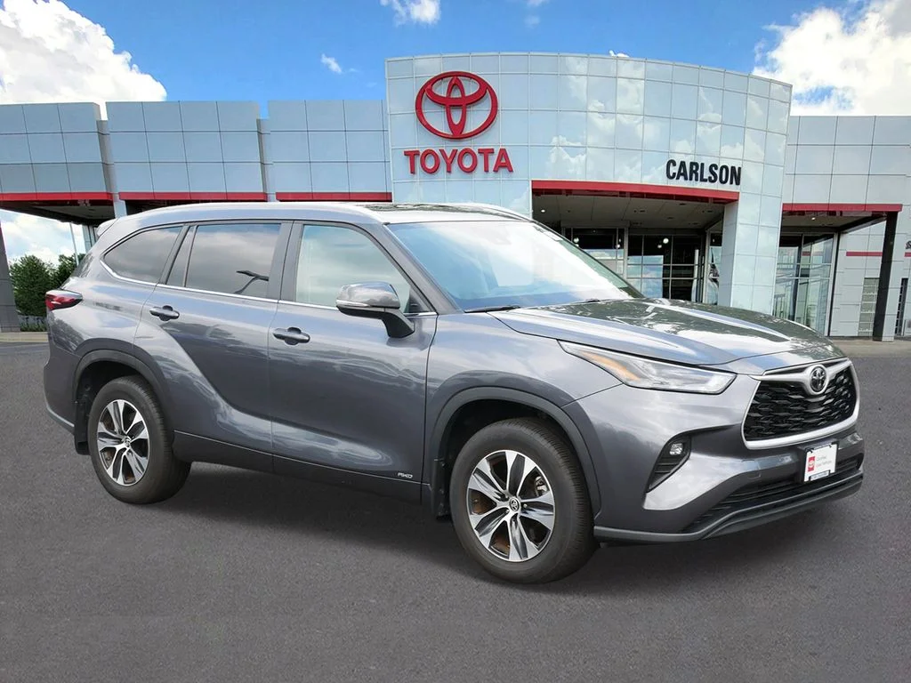 Certified 2025 Toyota Highlander XLE with VIN 5TDKBRCH9SS662118 for sale in Minneapolis, Minnesota