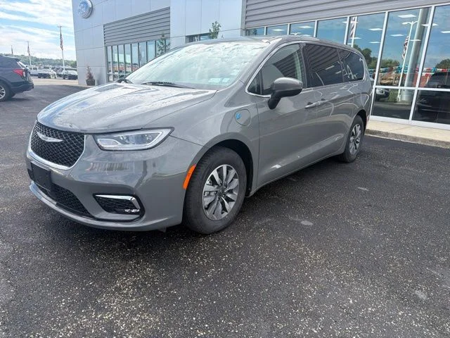 Certified Used 2023 Gray Clearcoat Chrysler Touring L image 8