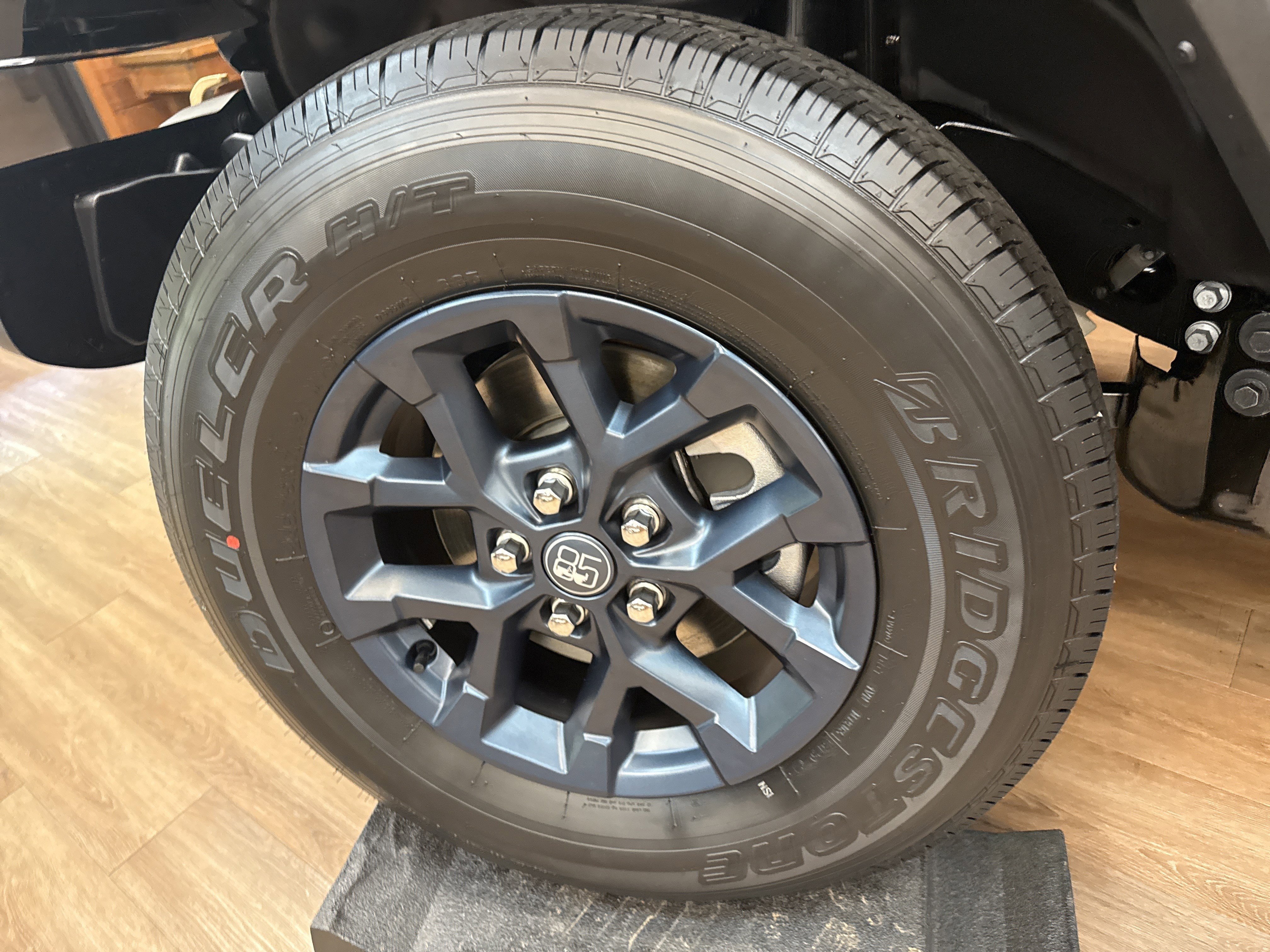 New 2026 Black Clear-Coat Exterior Paint Jeep 85th Anniversary Edition image 13