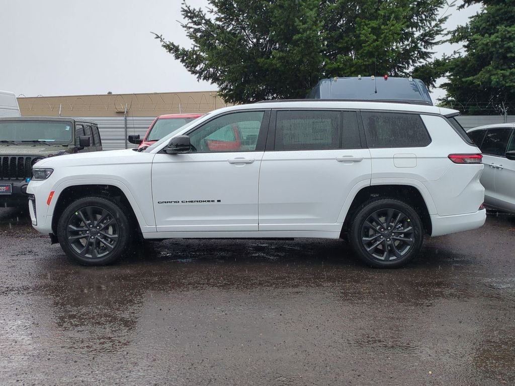 New 2026 Bright White Clear-Coat Exterior Paint Jeep Limited image 8