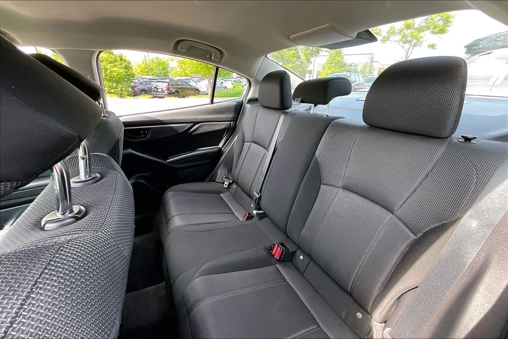 Used 2022 White Subaru Base image 28
