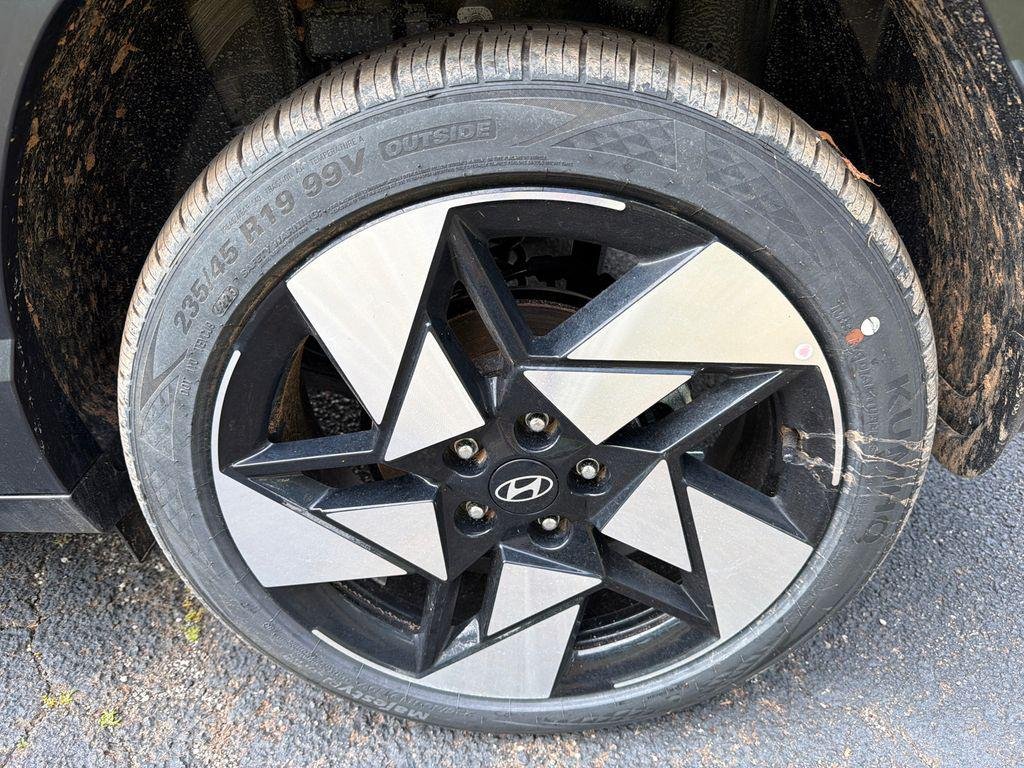 New 2026 Black Hyundai Limited FWD image 20